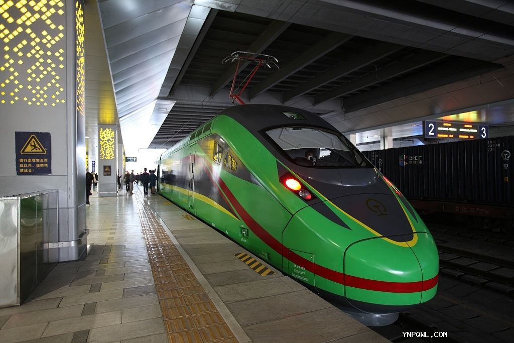 “昆明到萬(wàn)象從此山不再高、路不再長(cháng)”！中老元首共同見(jiàn)