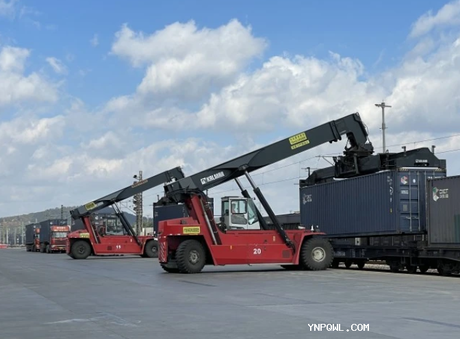 中老鐵路運輸貨物突破1000萬(wàn)噸