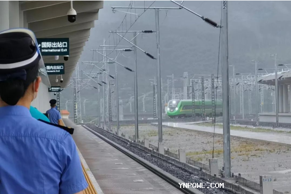 旅客列車(chē)開(kāi)行