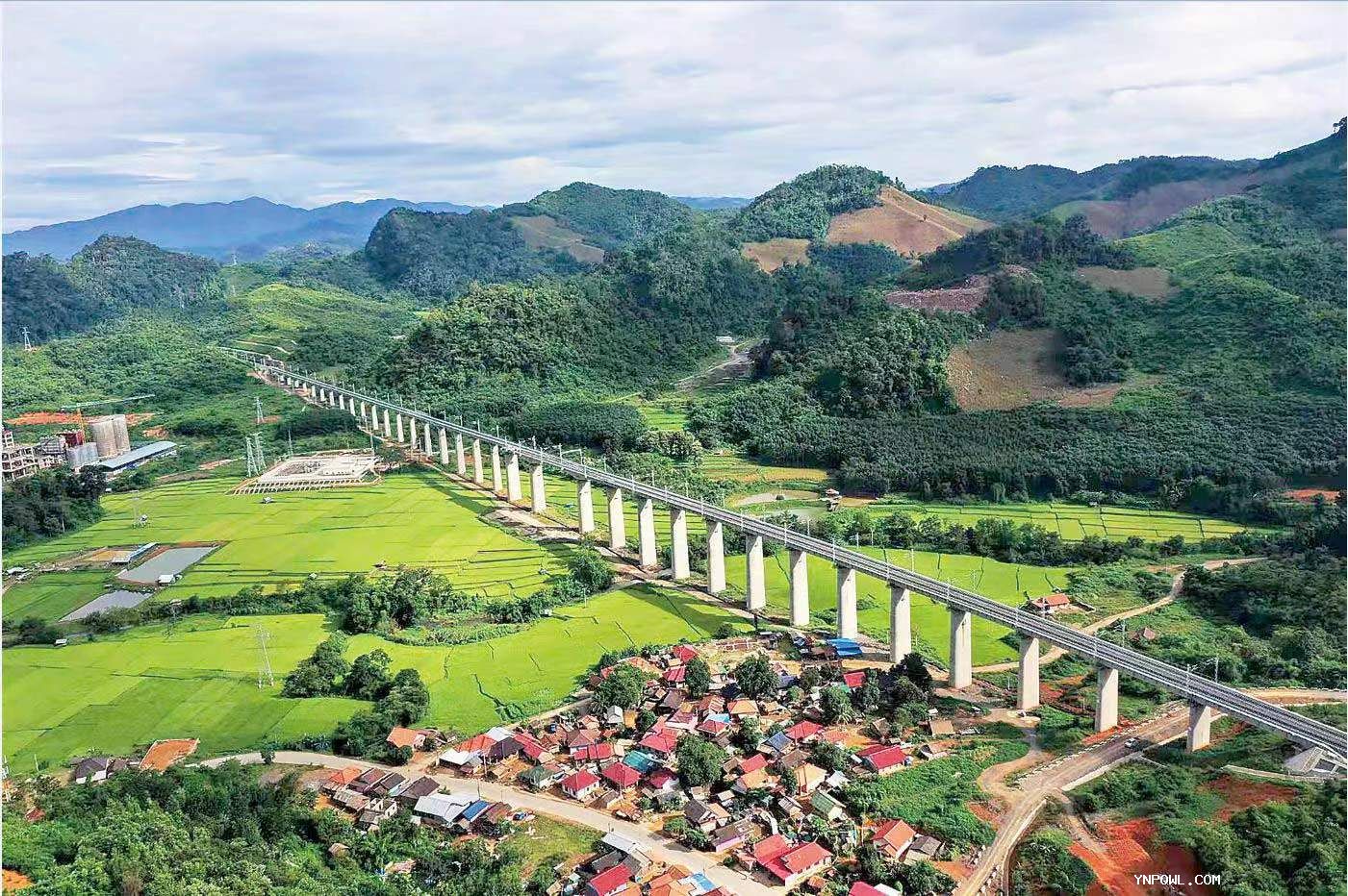 “中老鐵路”攜配齊物流共進(jìn)，共創(chuàng  )美好未來(lái)!